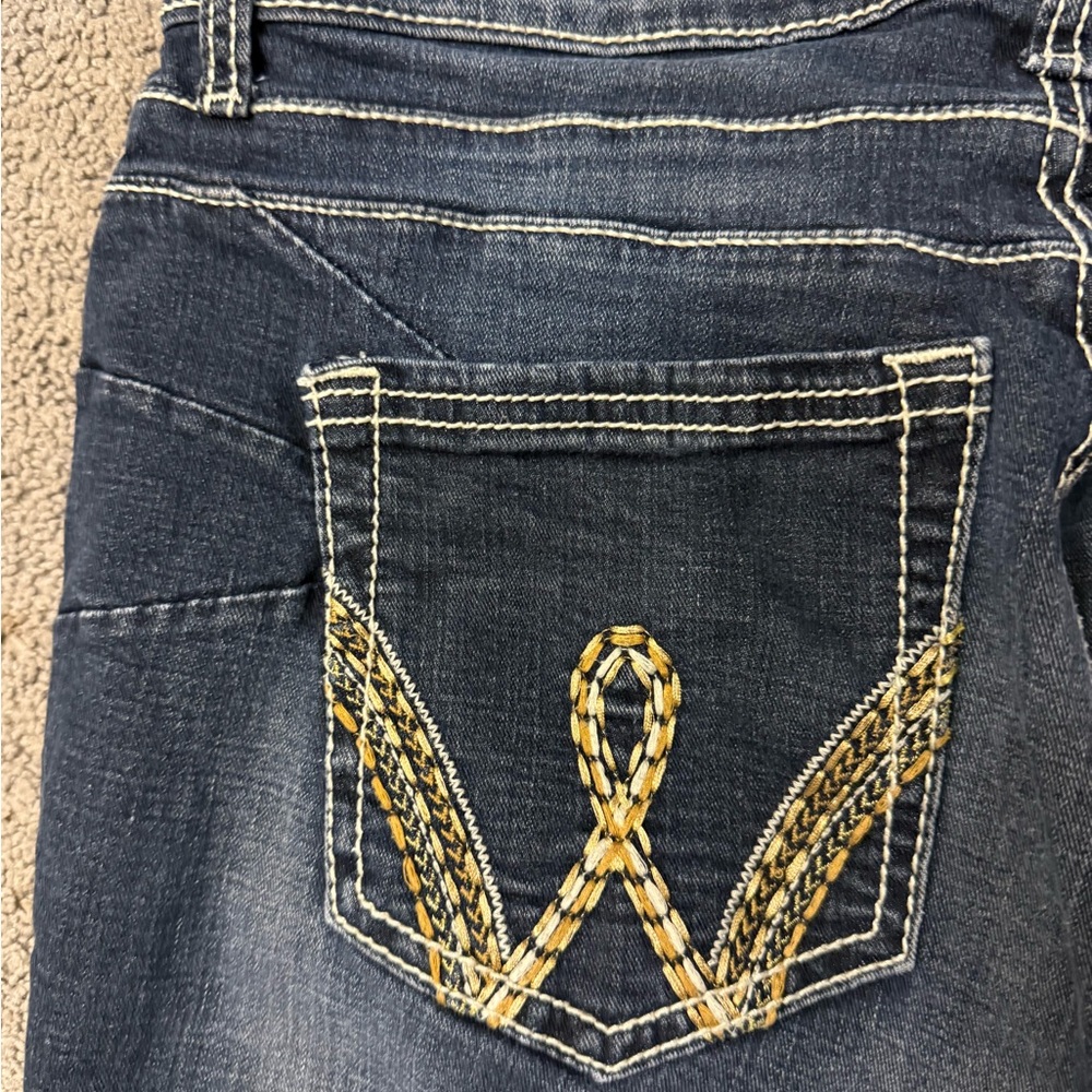 Wrangler Q Baby Women's Blue Jeans with Embroidered Pocket